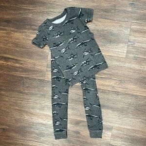 4T Old Navy heather gray background w/shark print. Short sleeve, long pant.